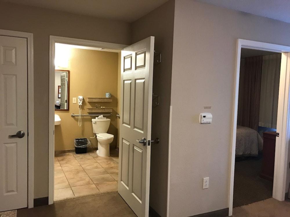 Candlewood Suites Kansas City Airport Exterior foto